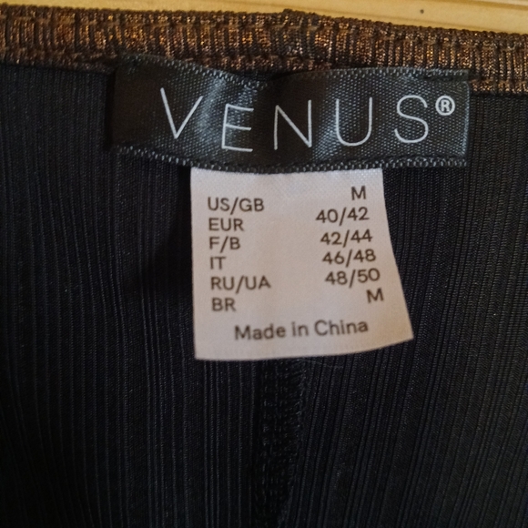 Venus Blouse Size M - Picture 3 of 3